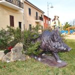 37 - Cinghiale - Giuseppe Coinu e famiglia. Hotel Cala Reale