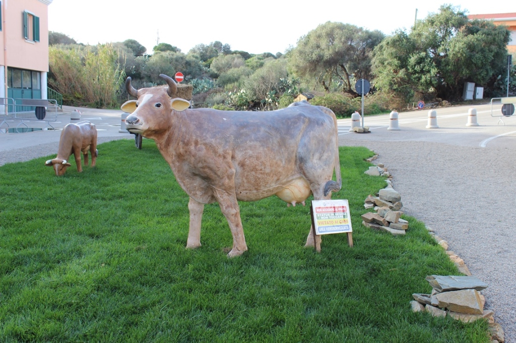 53 - Mucca - Anno 2014 - Associazione Amici del pensare cristiano - Associazione Il Tempo della Memoria - Presepe di Stintino