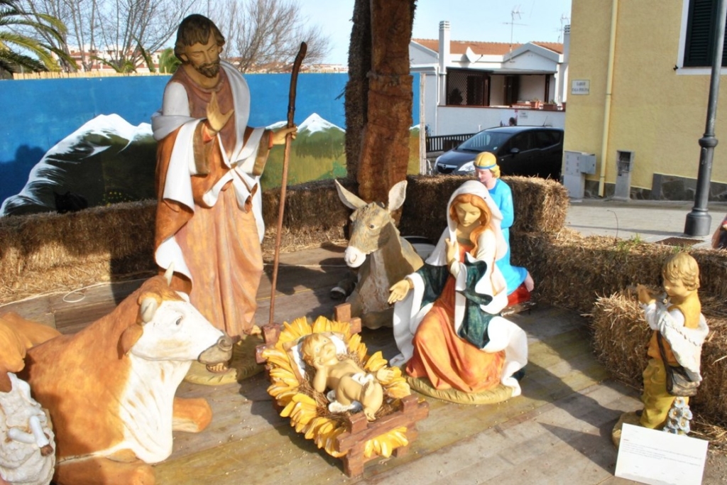 12 - Gesù Bambino - Anno 2008 - Carmen e Patrizia - Associazione Il Tempo della Memoria - Presepe di Stintino